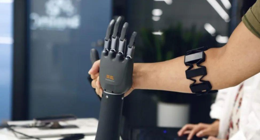 「杭州六小龍」之一的強腦科技亦進駐數碼港。 「杭州六小龍」之一的強腦科技亦進駐數碼港。