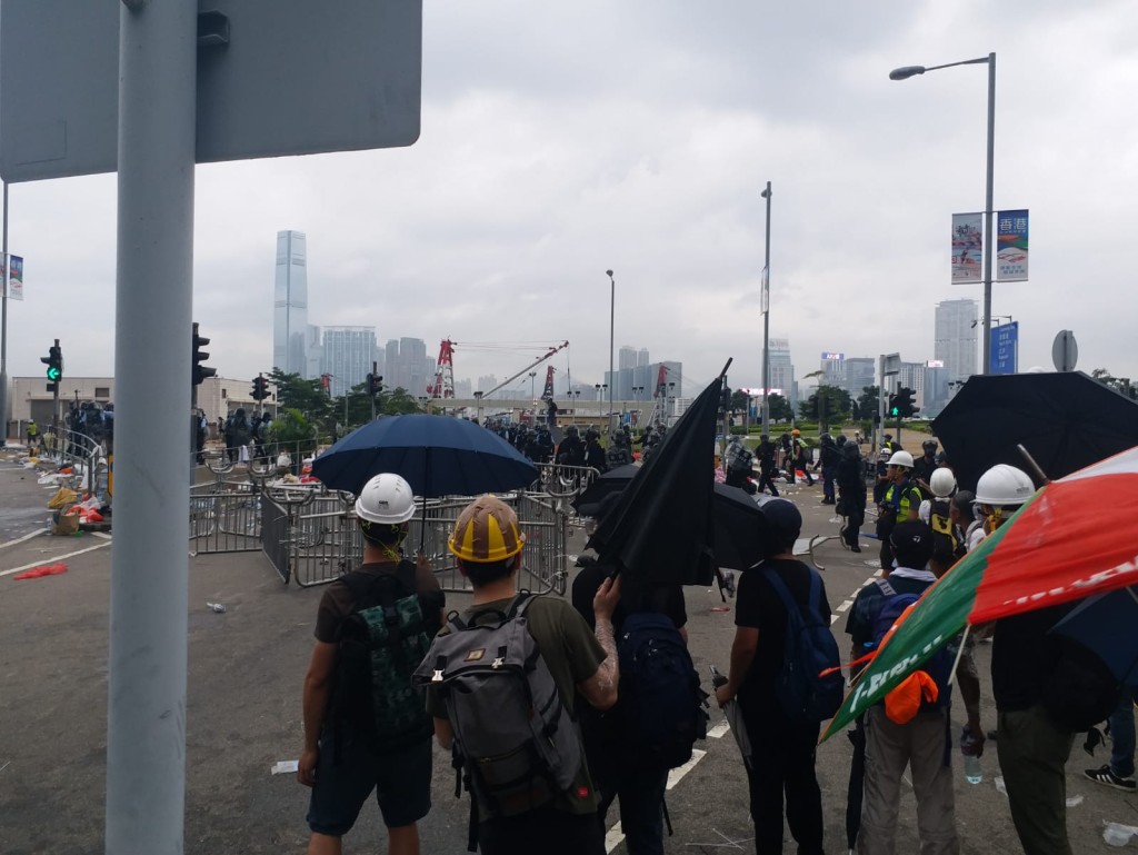 警方施放催泪弹