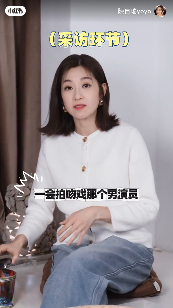 陳自瑤日前更新小紅書，暢談拍咀戲最緊要口腔清新。