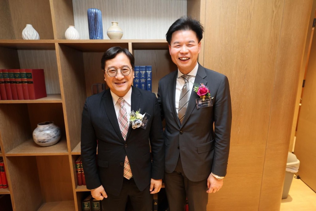香港律師會會長湯文龍與前主席陳澤銘合照。律師會FB圖片