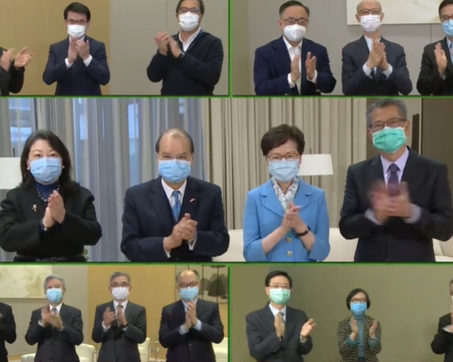 世界衞生日,林鄭率司長局長齊鼓掌,向醫護人員致敬。 林鄭FB影片截圖