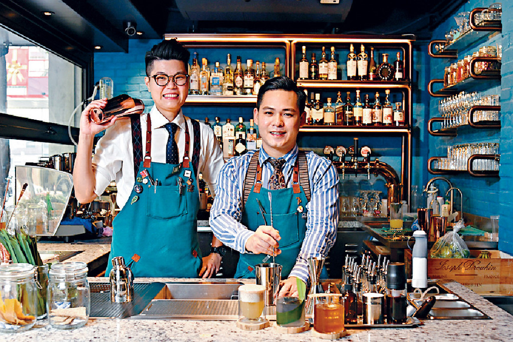 ■白酒燴香梨伴白朱古力慕絲