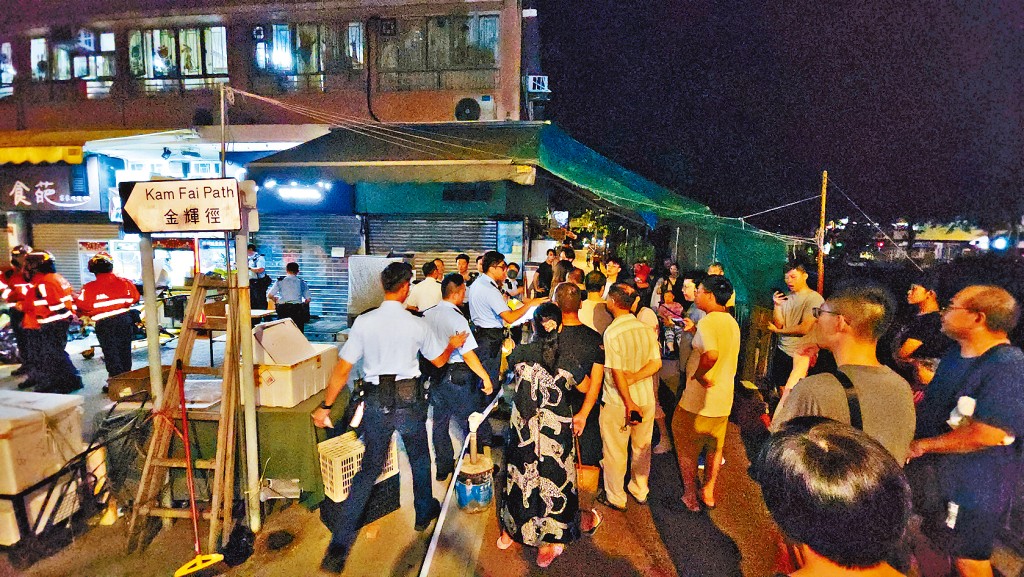 消防將大火撲滅後進行調查,相信電錶箱電線短路引致起火。