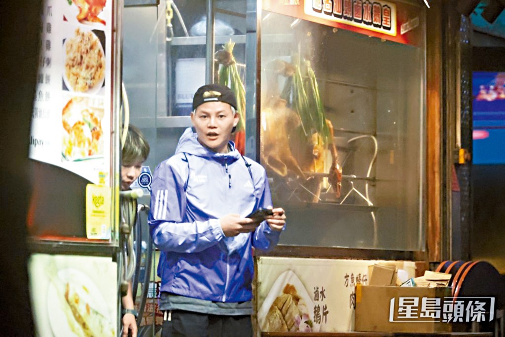 保錡一行十人在練跑後,去食潮州菜消夜。