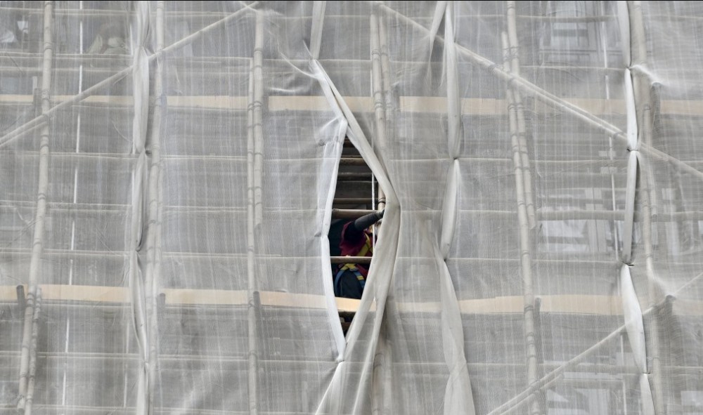 伍新華相信日後阻燃性棚網價錢有下調空間。資料圖片