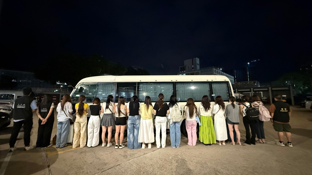 跨部門元朗打擊賣淫,23名內地女子被捕。警方圖片