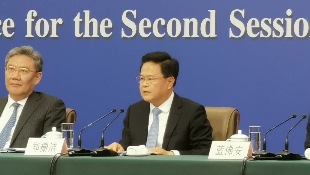 國家發改主任鄭柵潔出席兩會記者會。 楊浚源攝