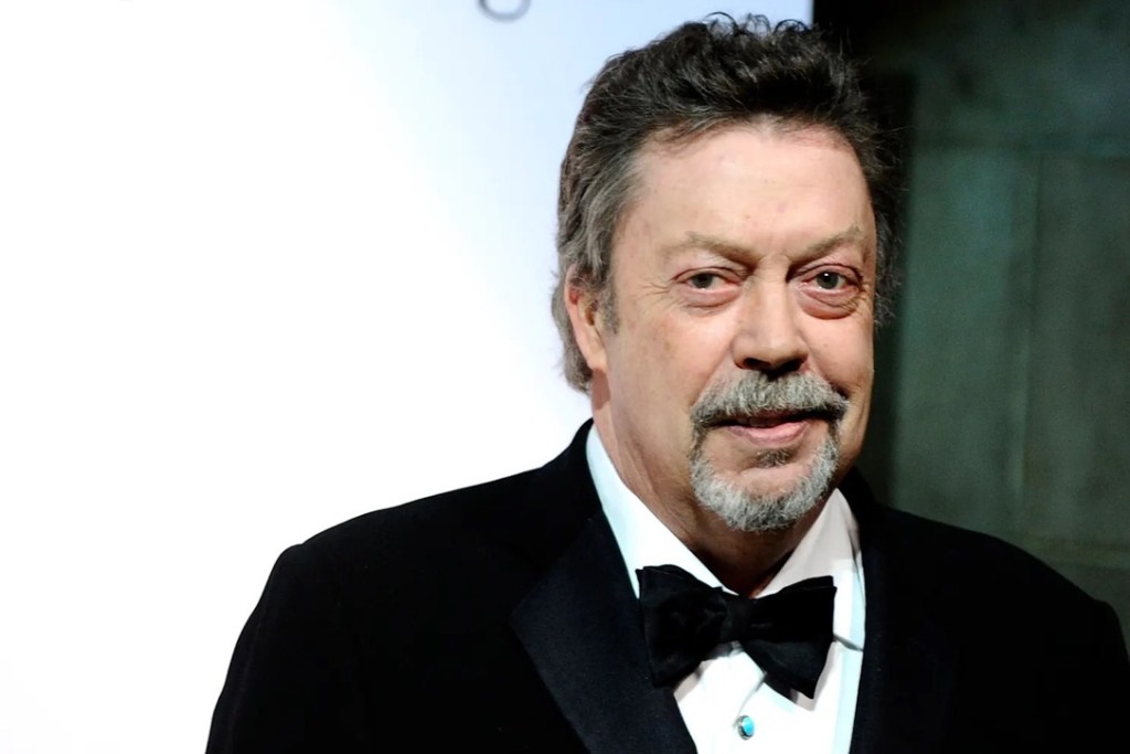 Tim Curry於2012年中風後長期以輪椅代步。 Tim Curry於2012年中風後長期以輪椅代步。