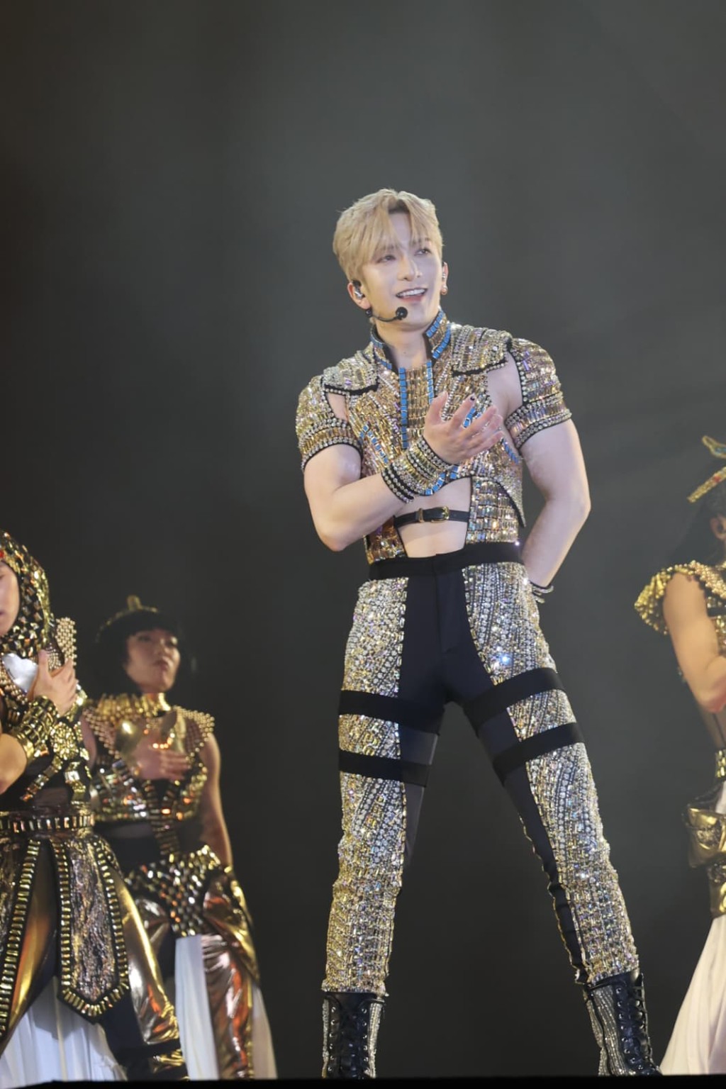 他表示演唱會是一個充滿愛和能量的國度。 他表示演唱會是一個充滿愛和能量的國度。