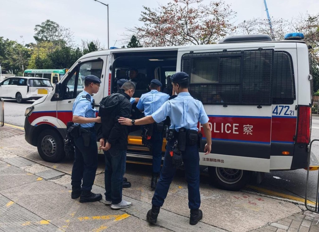 聯合行動突擊搜查港島區內多個罪案黑點，共拘捕16人。