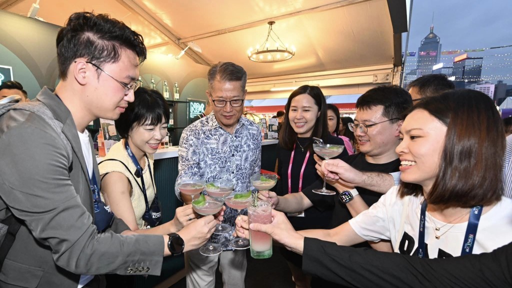 Wine & Dine 2024|無懼3號風球高掛 陳茂波夥優才入場體驗香港活力澎湃一面