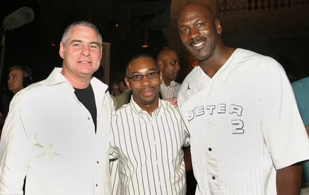 Nike高層米勒（中）表示，其好朋友米高佐敦（右）非常支持他公開這段年少黑歷史。網圖