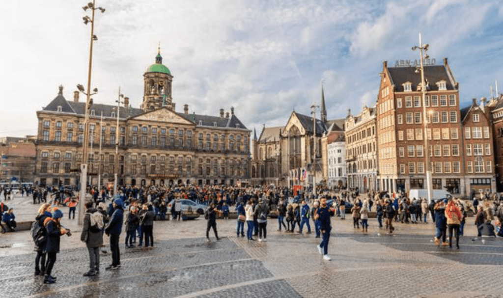 荷蘭阿姆斯特丹市中心著名旅遊熱點水壩廣場（Dam Square）周二下午發生持刀襲擊事件，造成五人受傷。示意圖 Alamy
