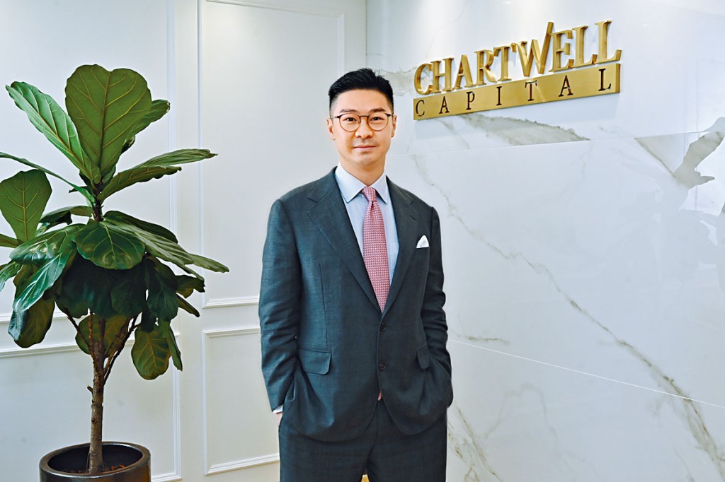 陳惠仁表示,現時TVB已經「由跌傷咗慢慢起身」。