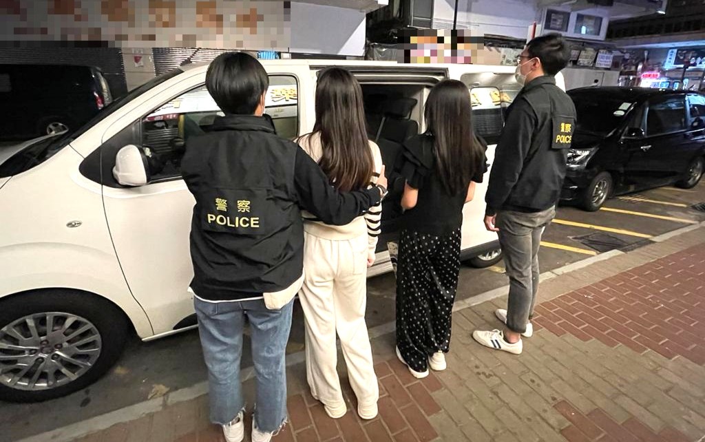 警方展开代号「犁庭扫穴」的反罪恶行动。