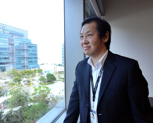 港大化學系畢業的鄒健宏研發全球首個iPhone唱K神器後，一炮成名。