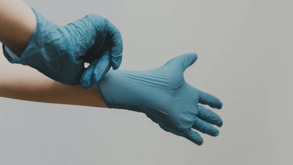 医用手套。 unsplash