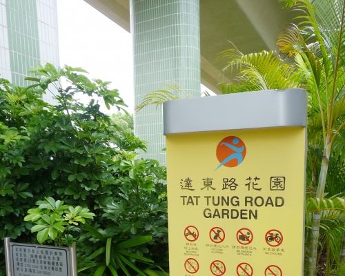 男子被发现在达东路花园附近行人天桥上吊。 资料图片