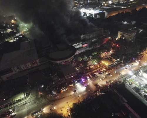 菲律賓南部民答那峨島昨晚間發生6.4級地震，離震央僅69公里處的聖托斯將軍市的一個購物中心發生火災。AP