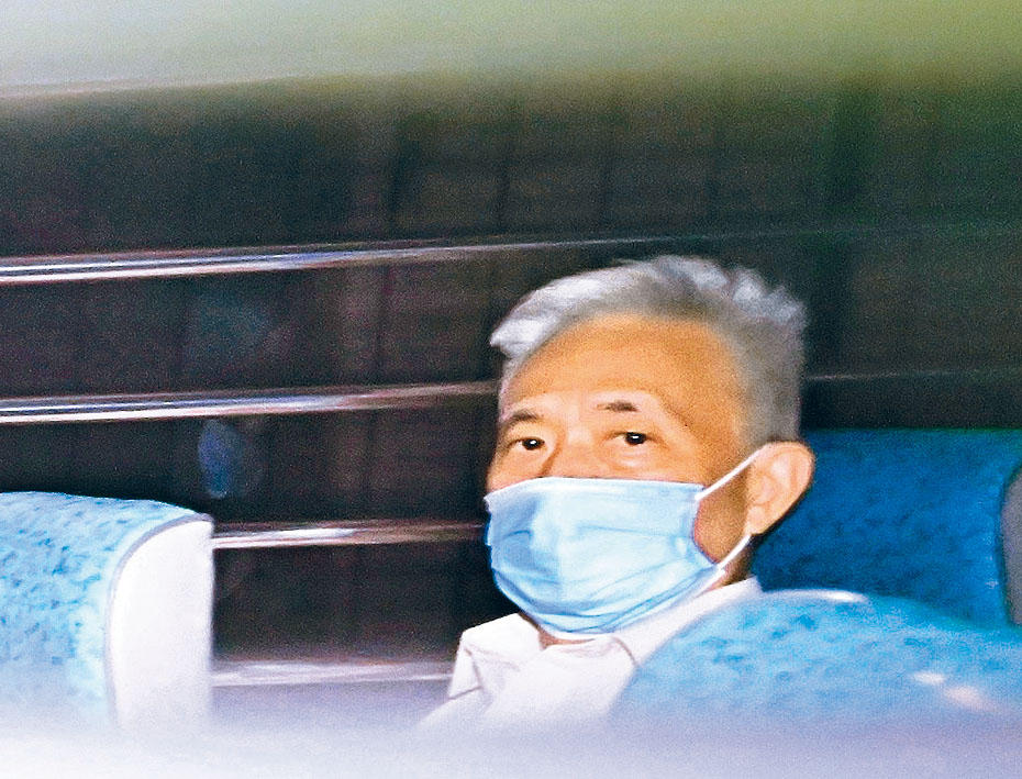 梁耀忠承認騷擾在會議廳範圍內的議員罪，判囚兩星期。