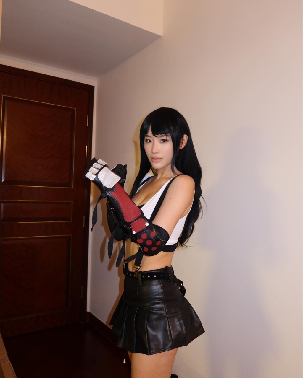 郭珮文今日又分享cosplay《Final Fantasy VII》女神角色Tifa的照片。