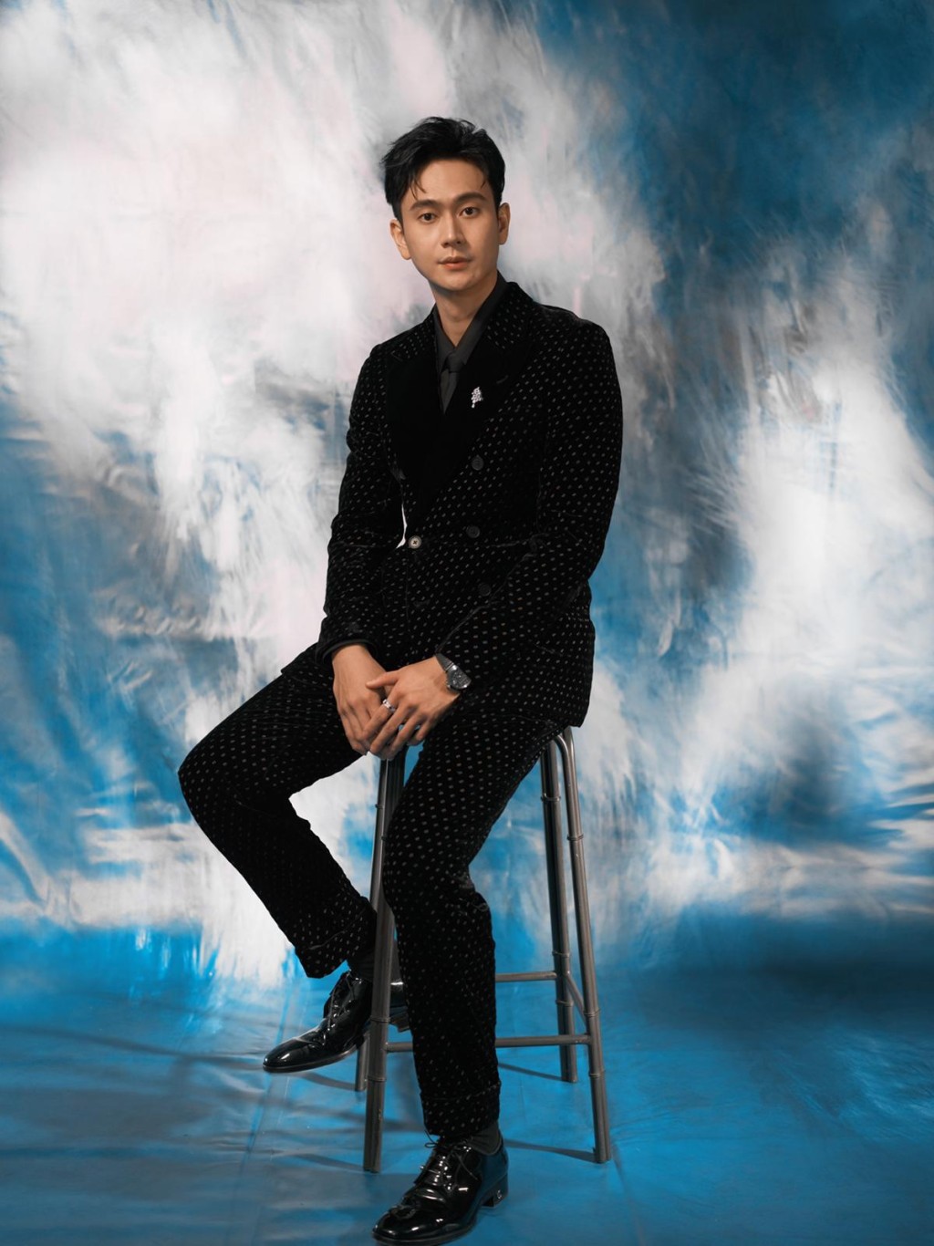 今屆最佳男配角劉冠廷以Emporio Armani服裝配飾Christian Louboutin Chambliss漆面皮鞋。