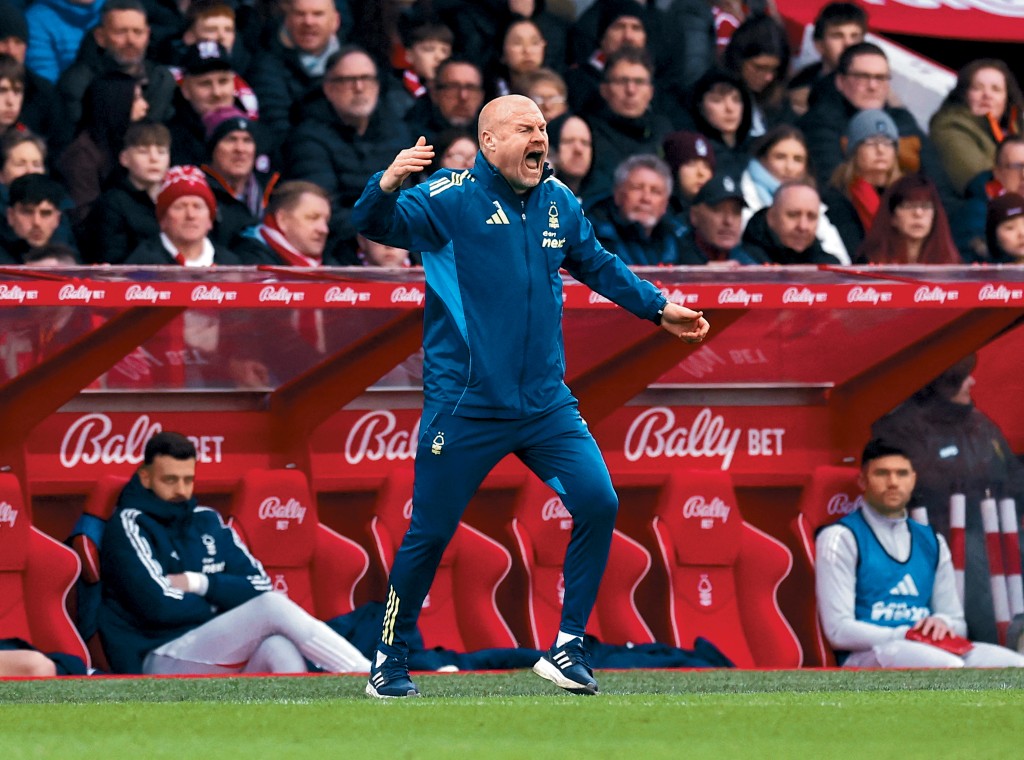 森林周三宣布炒戴治。