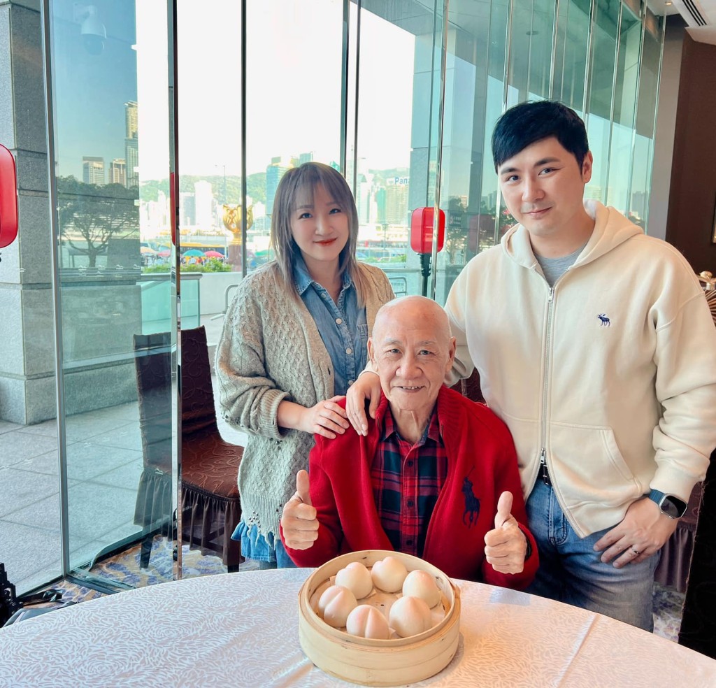 李家鼎上月迎來78歲生日，兒子李泳豪近日孖老婆Agnes同爸爸食午飯補祝生日。