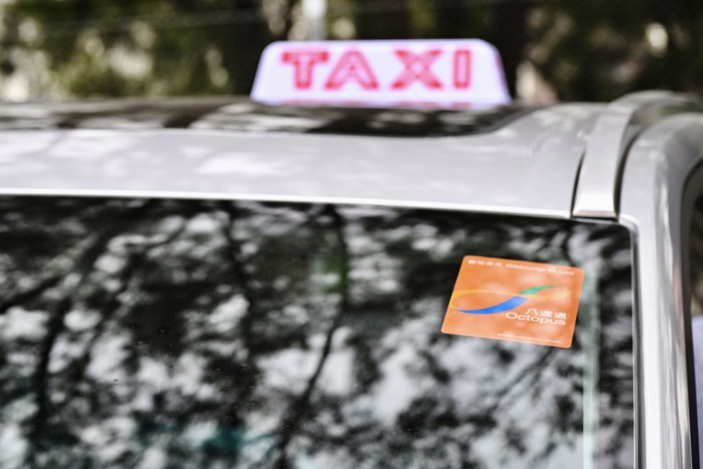 乘客可透過八達通APP一站式「Call的士」和繳付車資。資料圖片