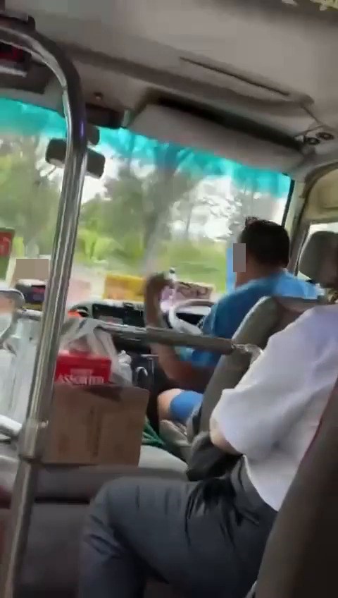網民:佢唔單止好似耍詠春咁,仲不停喺度講嘢,不停咁笑。fb「車cam L(香港群組)」截圖 網民:佢唔單止好似耍詠春咁,仲不停喺度講嘢,不停咁笑。fb「車cam L(香港群組)」截圖