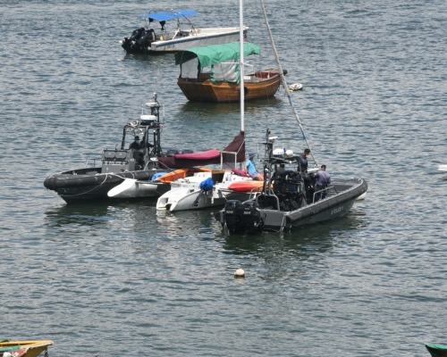 西貢有船隻遭破壞，水警到場調查。