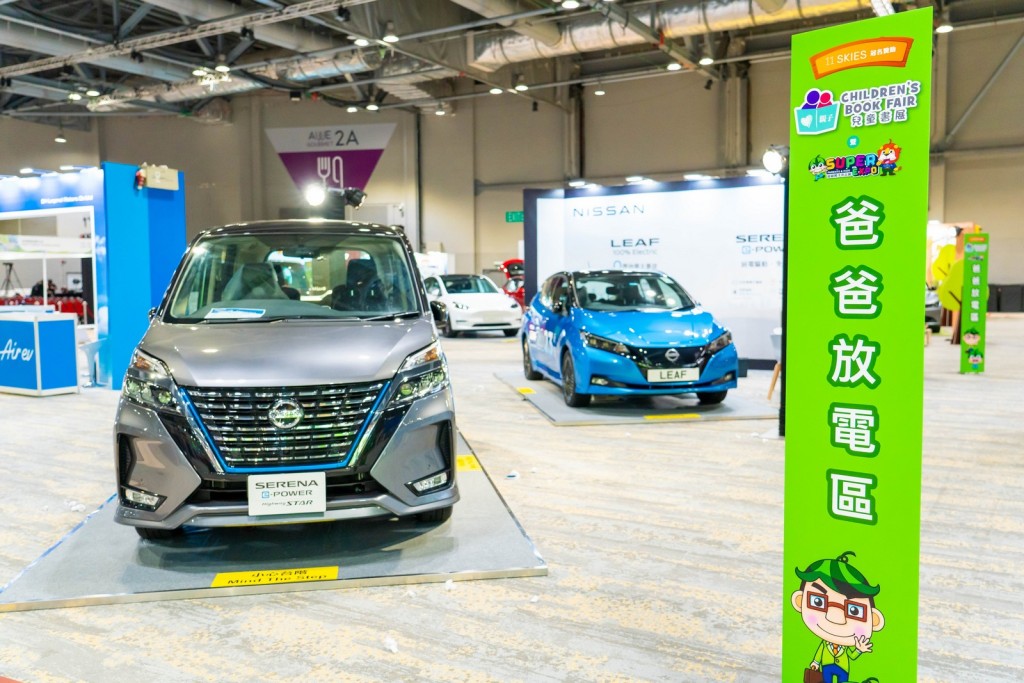 IMX CARnival香港国际汽车嘉年华展出各大品牌热卖家庭车及电动车。