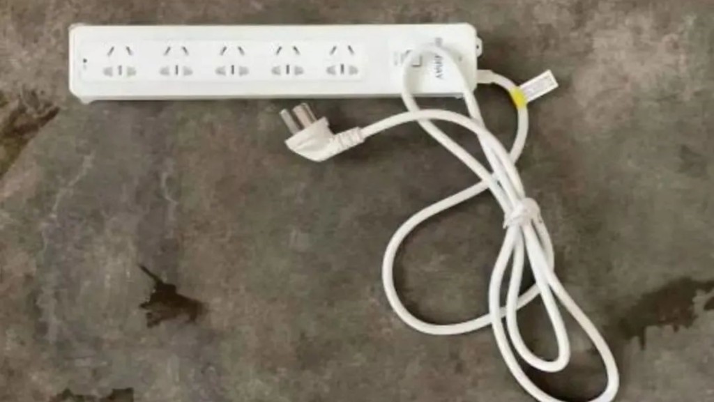 學校虛報電拖板一個成本高逾18倍。網圖