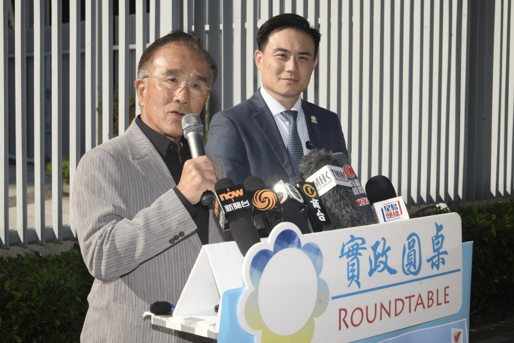 (左)田北辰認為,「如果我們將雙議席變成三議席,香港會有一個不同的局面,投票率一定會高過今天」。 (左)田北辰認為,「如果我們將雙議席變成三議席,香港會有一個不同的局面,投票率一定會高過今天」。