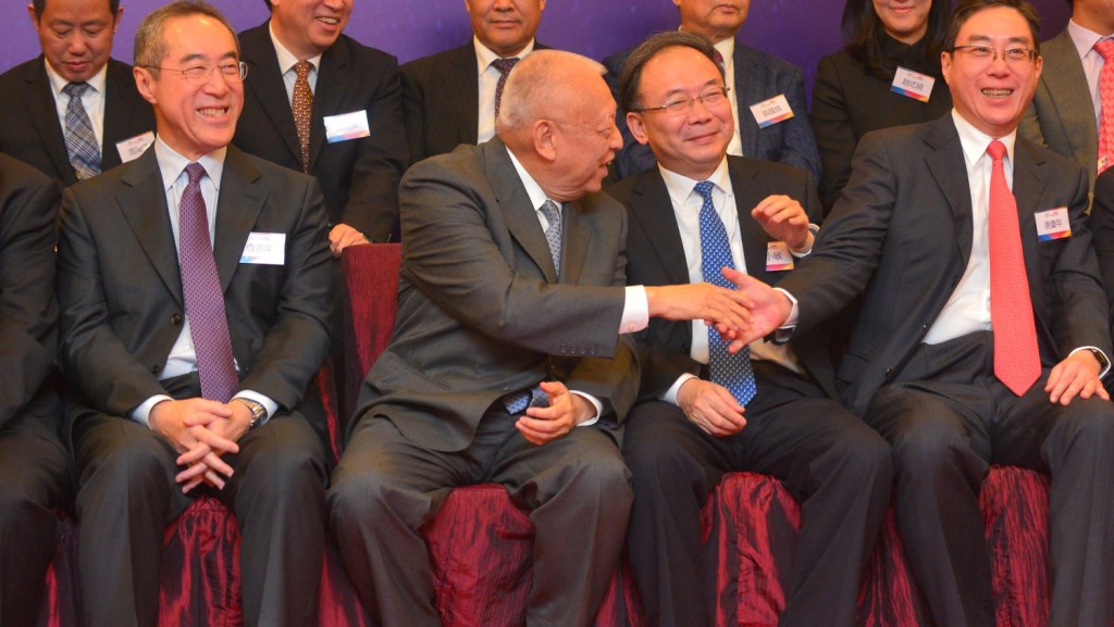 唐英年表示，有幸曾与董建华共事，亲身感受到他对香港的深厚情怀，以及迎难而上的坚毅精神。资料图片