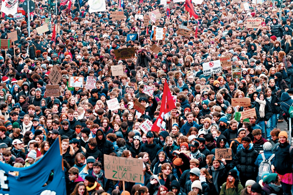 柏林大批示威者抗議兵役新規。
