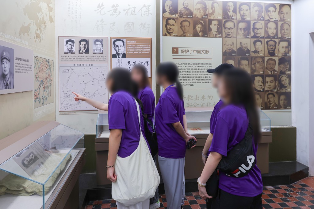 青少年更生人士六月二十六日參觀東江縱隊司令部舊址。