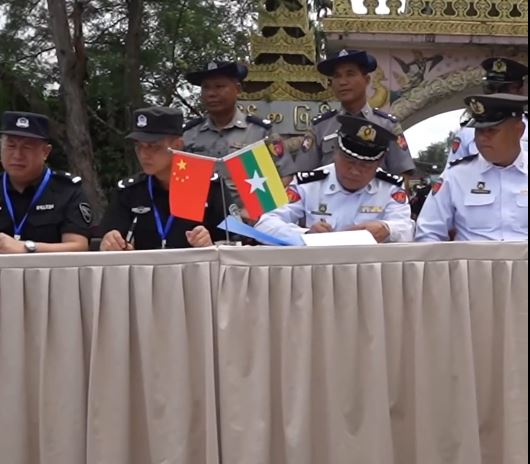 中緬兩地警方在大其力地區搗破10個電騙據點，將150扮軍人行騙疑犯移交回中國。
