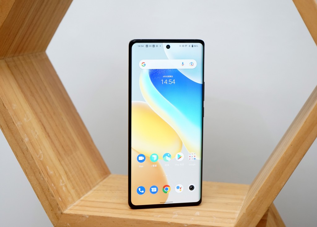 X80 Pro用上6.78吋曲面AMOLED荧幕,支援120Hz更新率及300Hz触控取样。 X80 Pro用上6.78吋曲面AMOLED荧幕,支援120Hz更新率及300Hz触控取样。