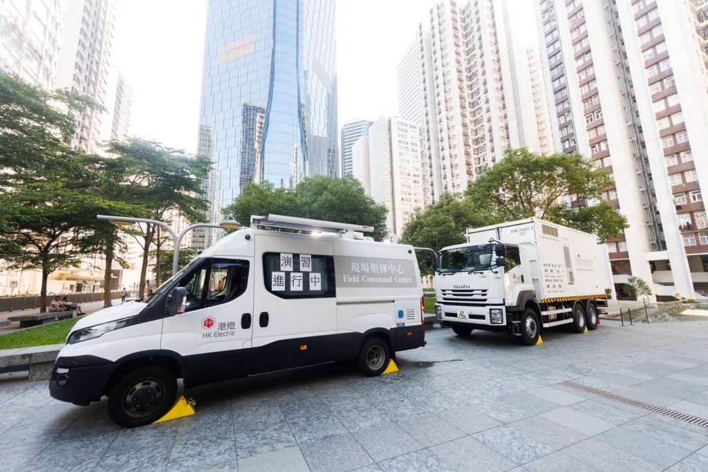 港燈近日聯同東區民政事務處、地區關愛隊和物業管理公司進行聯合演習,強化與地區協調和應對緊急情況的能力。 港燈近日聯同東區民政事務處、地區關愛隊和物業管理公司進行聯合演習,強化與地區協調和應對緊急情況的能力。