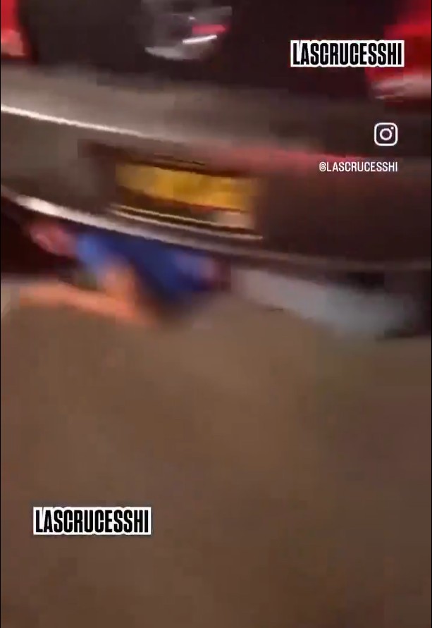 有人躲到車底下。 IG @ lascrucesshi