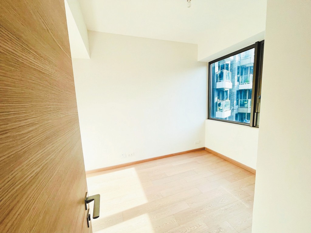 單位內有2房，均新淨企理。