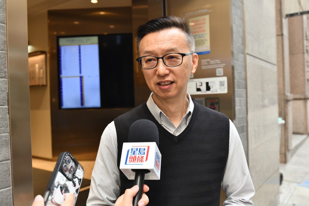 市民胡先生特意來到「最旺投注站」碰碰運氣，合共花費55元、購買兩張電腦票。