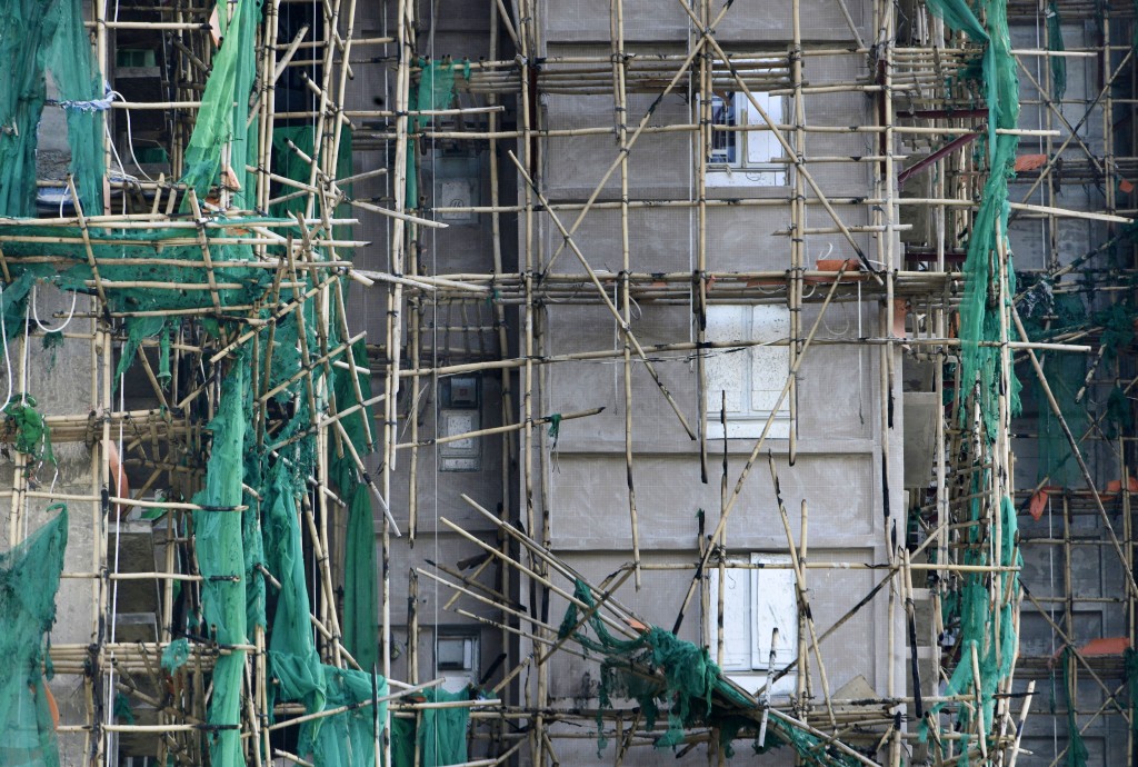 窗戶被發泡膠封閉。 陳浩元攝