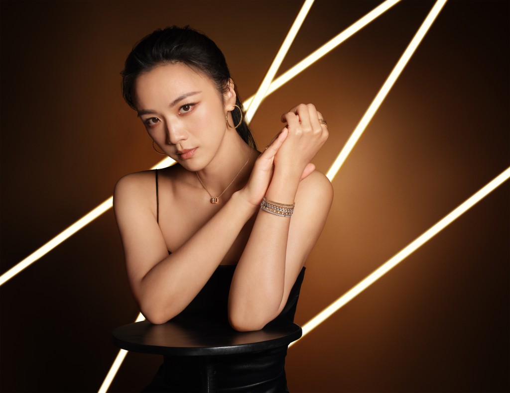 Chopard品牌大使湯唯演繹最新Ice Cube Bangles。