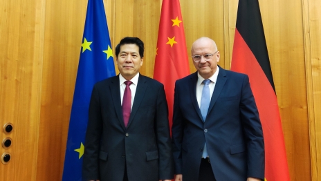 李輝和德國外交部官員會面。