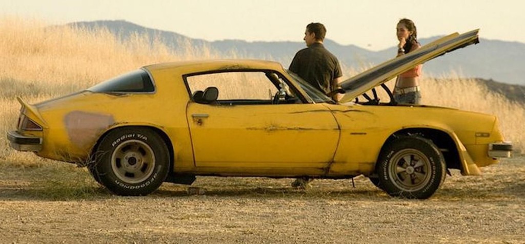 2007年上映的《变形金刚》，由1977年出产的Camaro Z/28饰演大黄蜂变身的车型，令此车更广为人知。