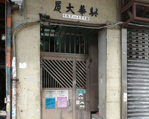 一名男子於紅磡一個貨倉吊頸死亡。