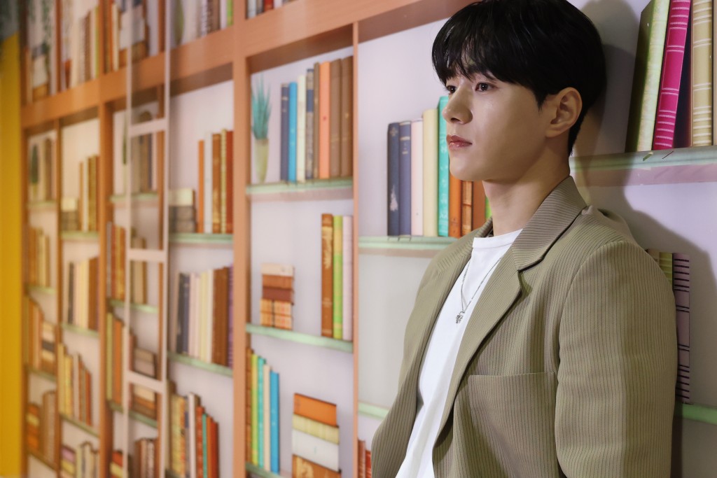 金明洙表示想嘗試一些溫情細膩的劇種，也想嘗試反派角色。