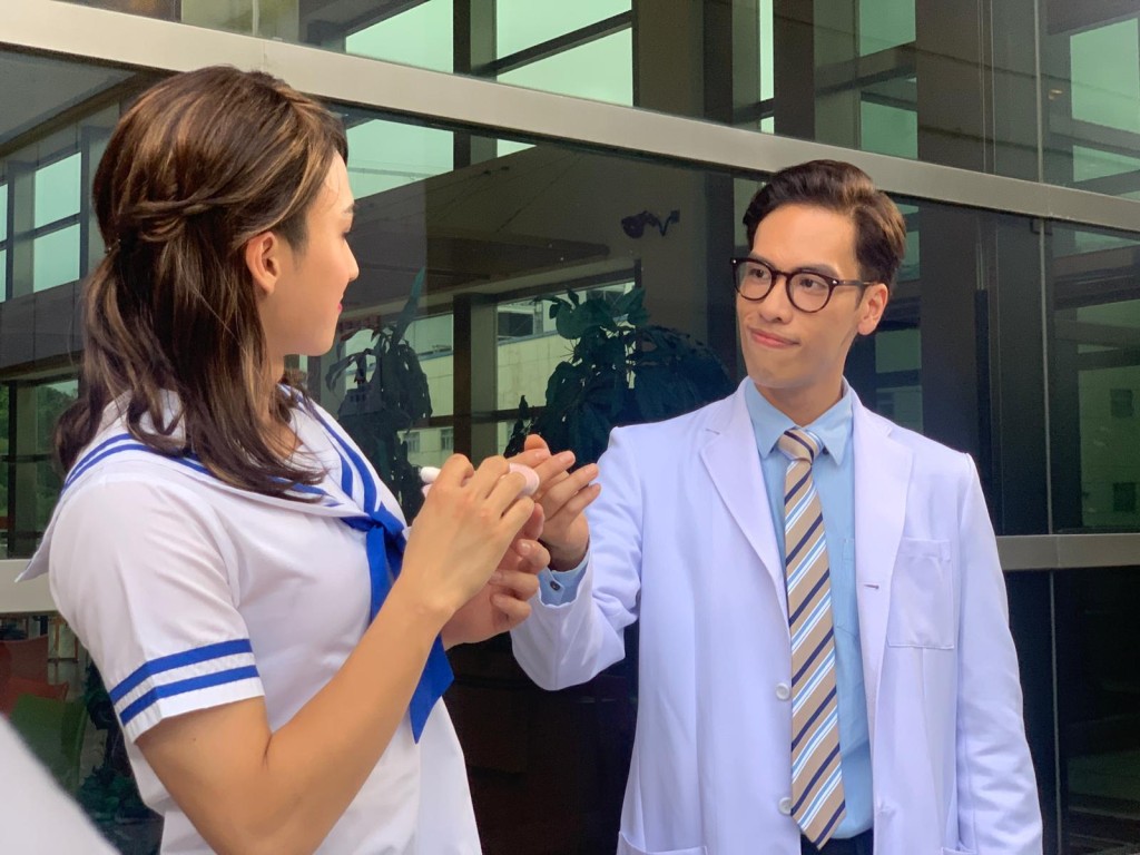 好多人羨慕他可以鹹濕到「靚女」周嘉洛。